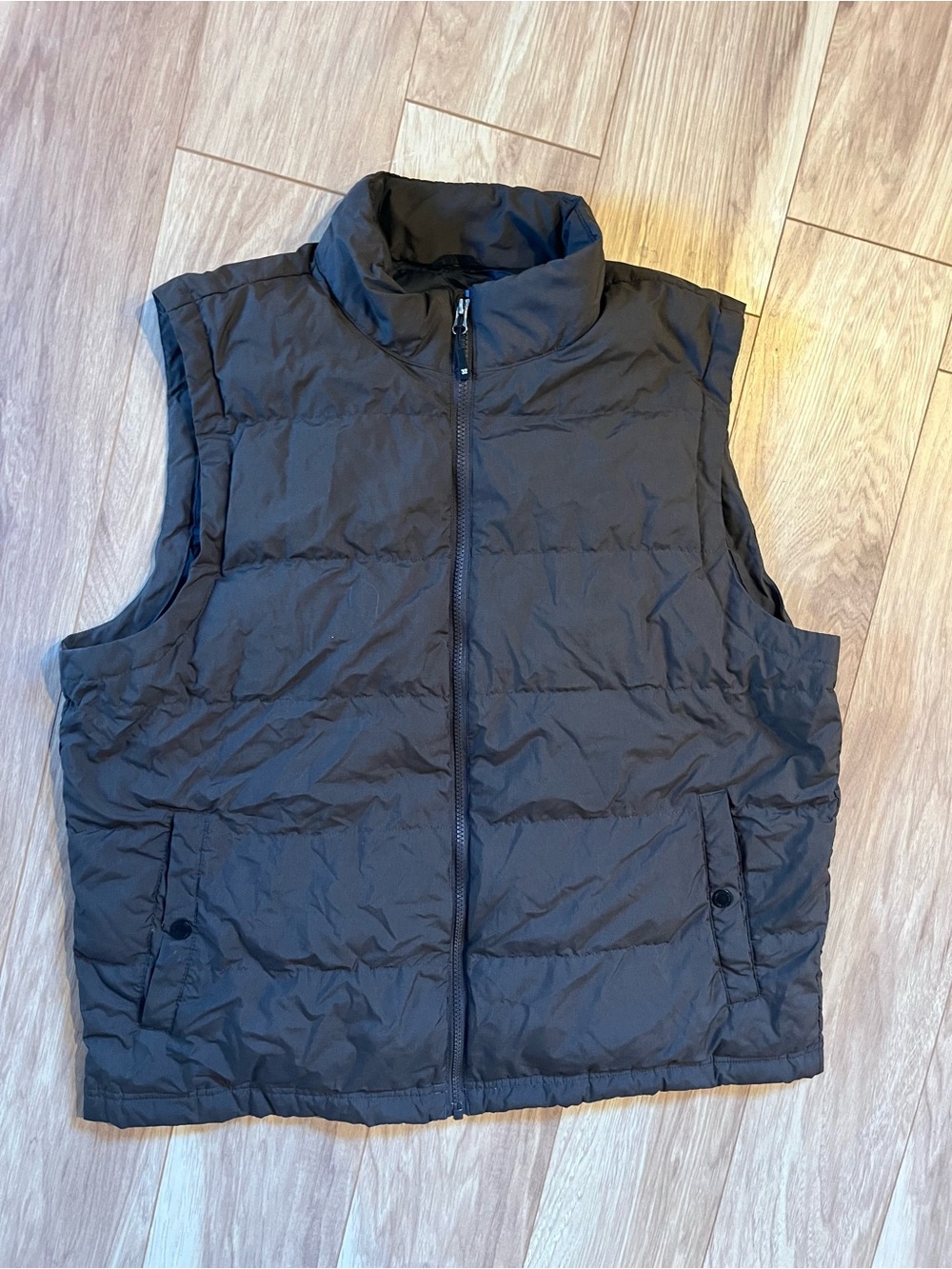 Classic dark brown puffer vest